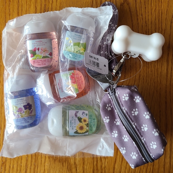 Bath & Body Works Dog Nwtbbw Wearable Pocketbac Dog Cleanup Baggies